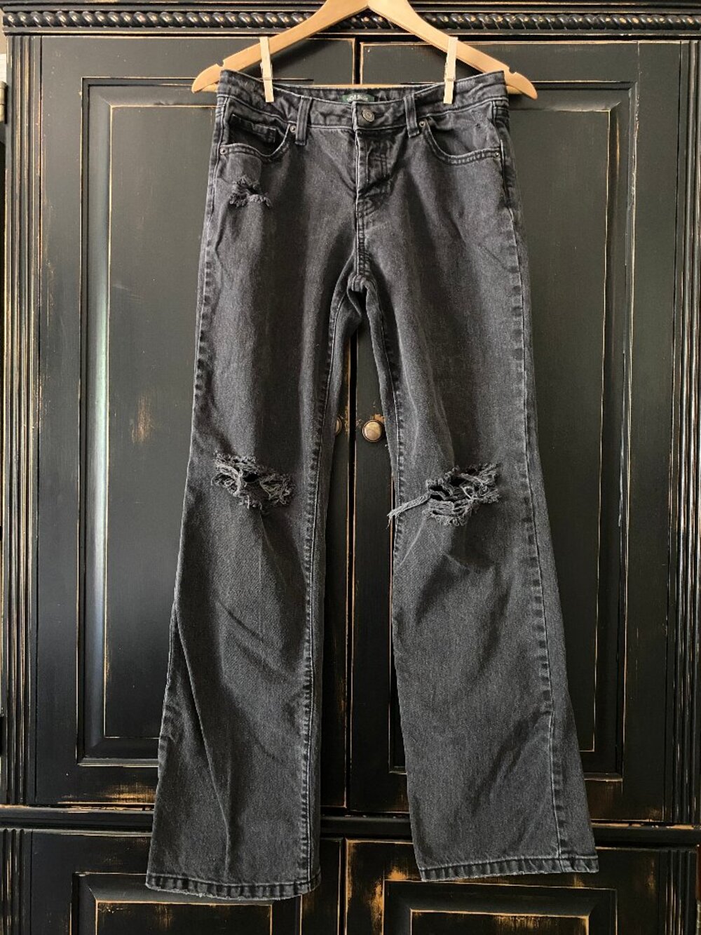WILD FABLE black jeans - distressed low-rise bootcut style - women's size: 6